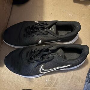 Nike Men's Black and White Athletic Shoes